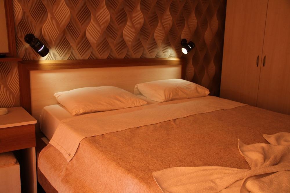 Saturn Hotel Кушадаси Екстер'єр фото