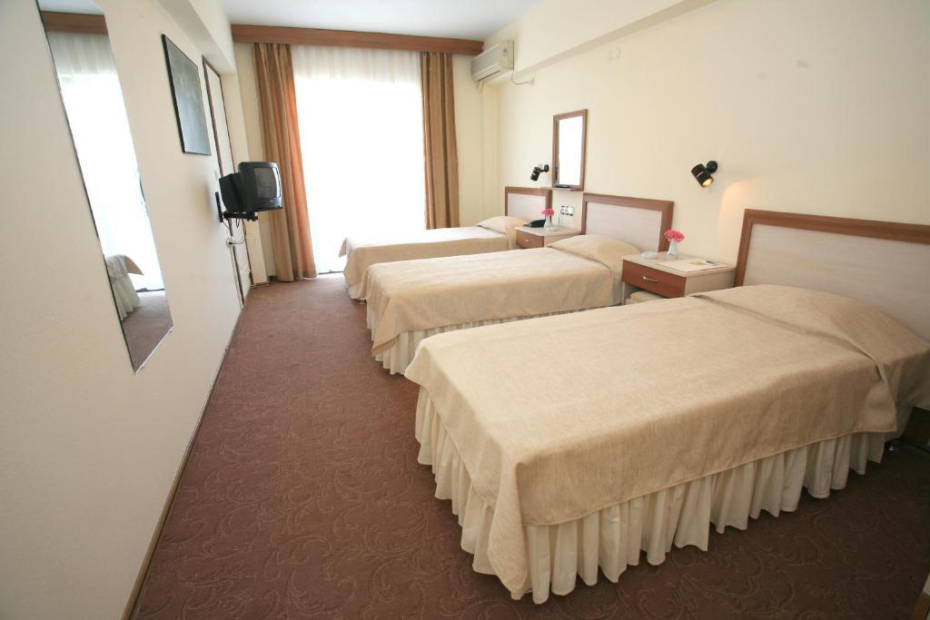 Saturn Hotel Кушадаси Номер фото